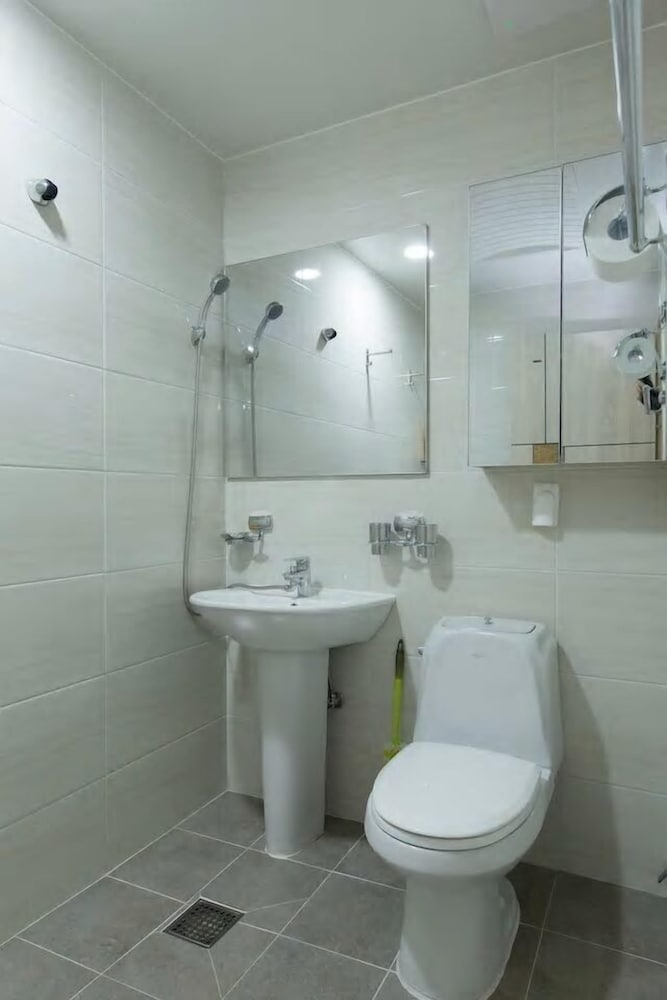 Family Room - Photo 11