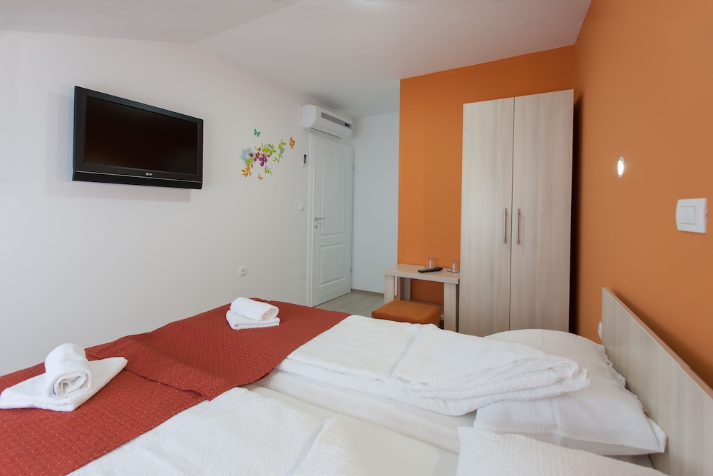Classic Double Room (Orange)