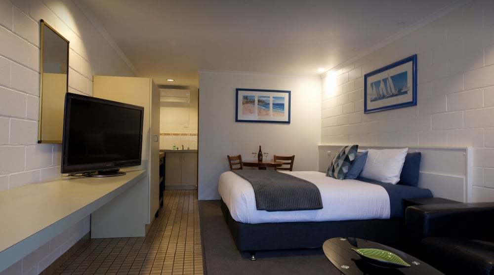 Deluxe Room, 1 King Bed photo 2