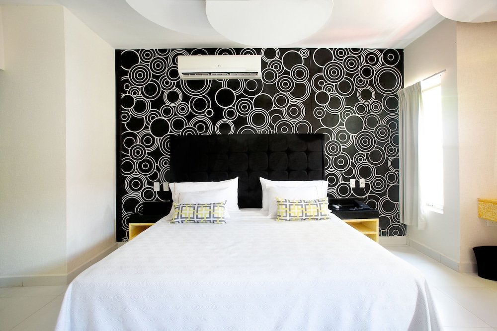 Suite - Photo 9