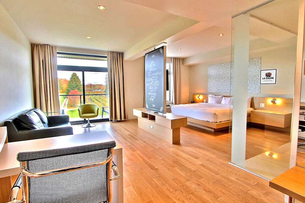 Junior Suite, 1 King Bed, Vineyard View