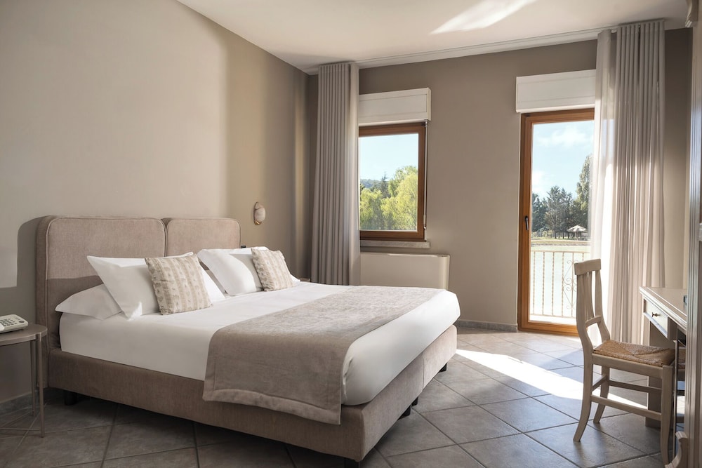 Quadruple Room, Lake View photo 1