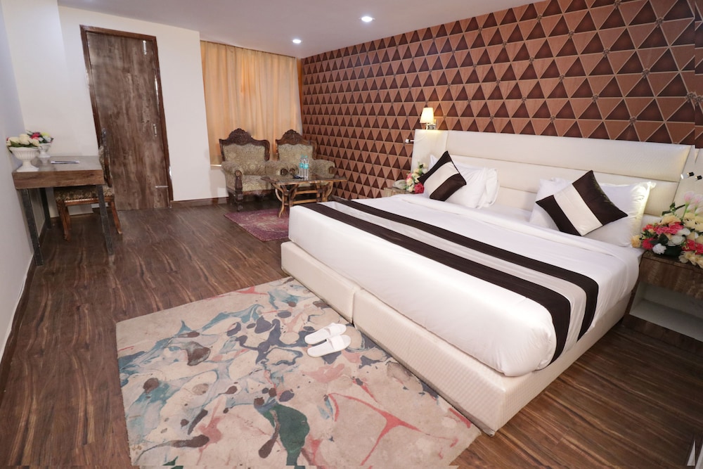 Executive Room - Photo 5