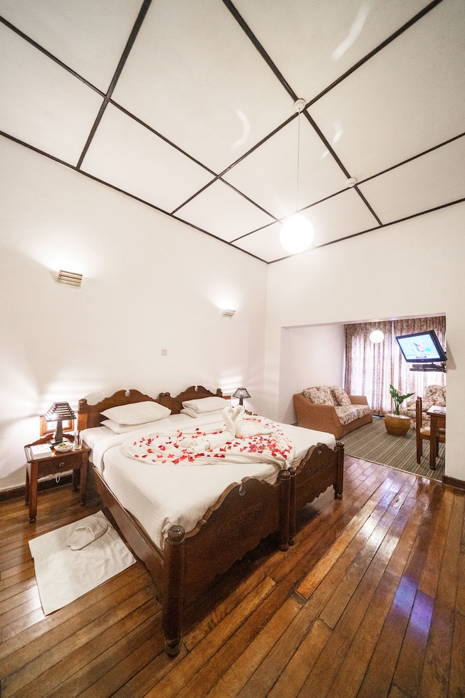 Deluxe Suite, 1 Double Bed, Bathtub photo 1