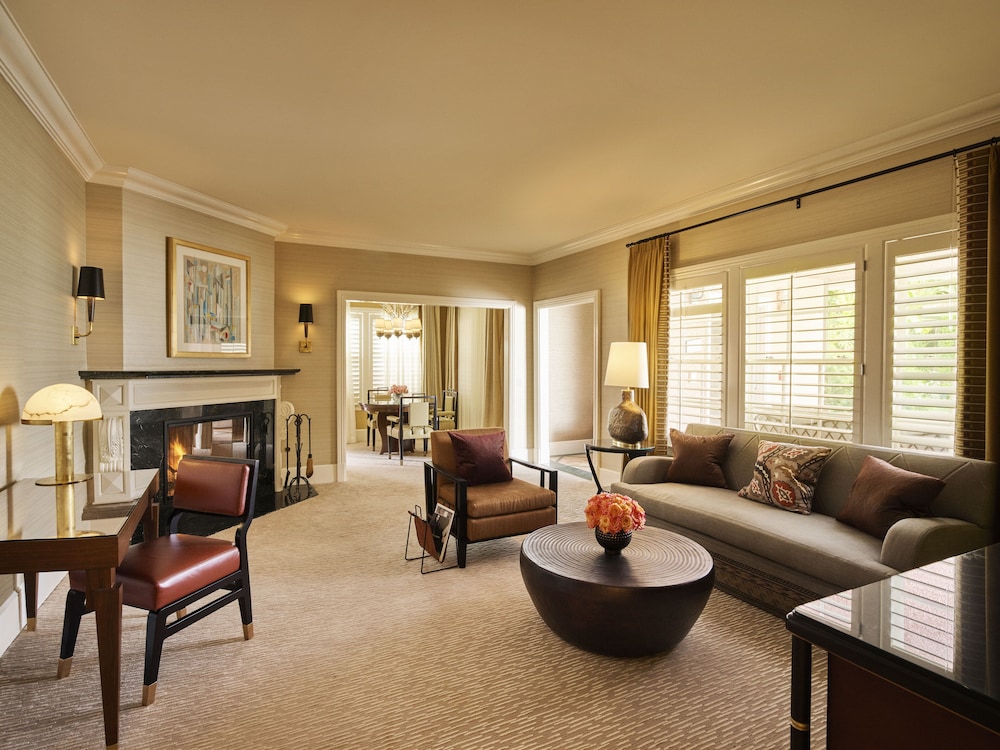 Crescent Bungalow Suite