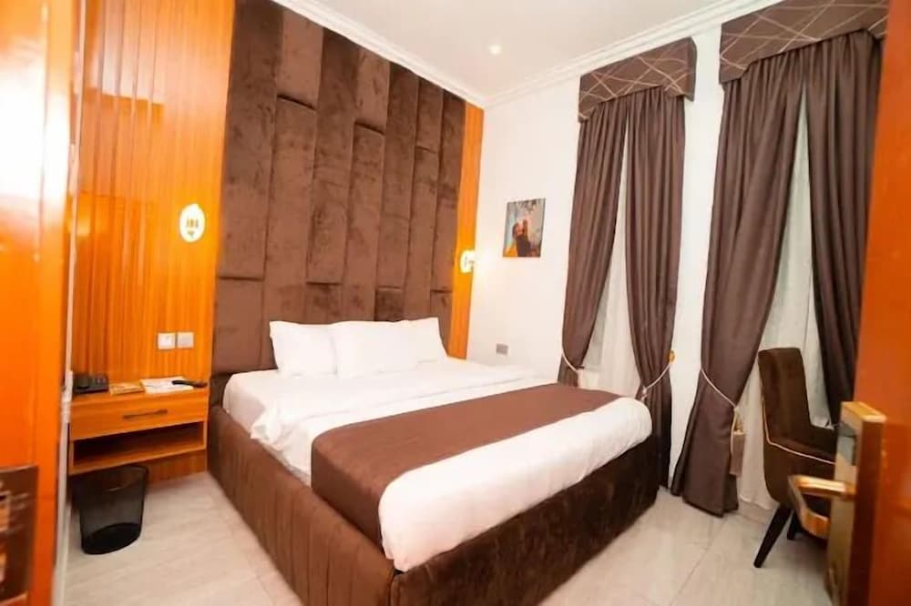 Comfort Room, Balcony, City View photo 3