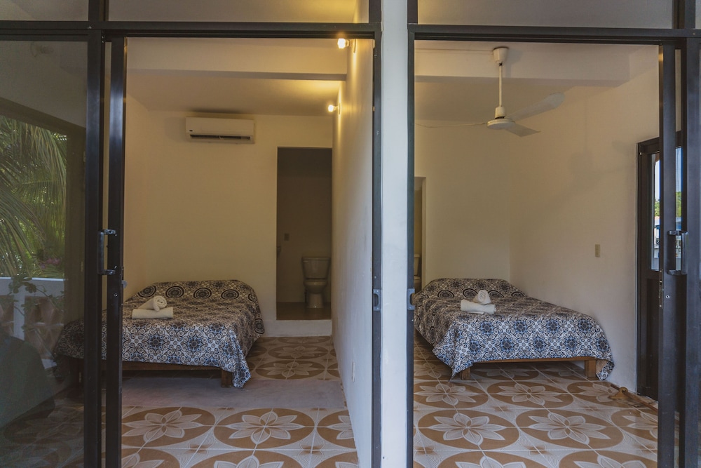 Standard Double Room, 1 Queen Bed, Partial Ocean View, Beachside