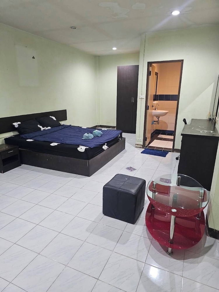 room photo