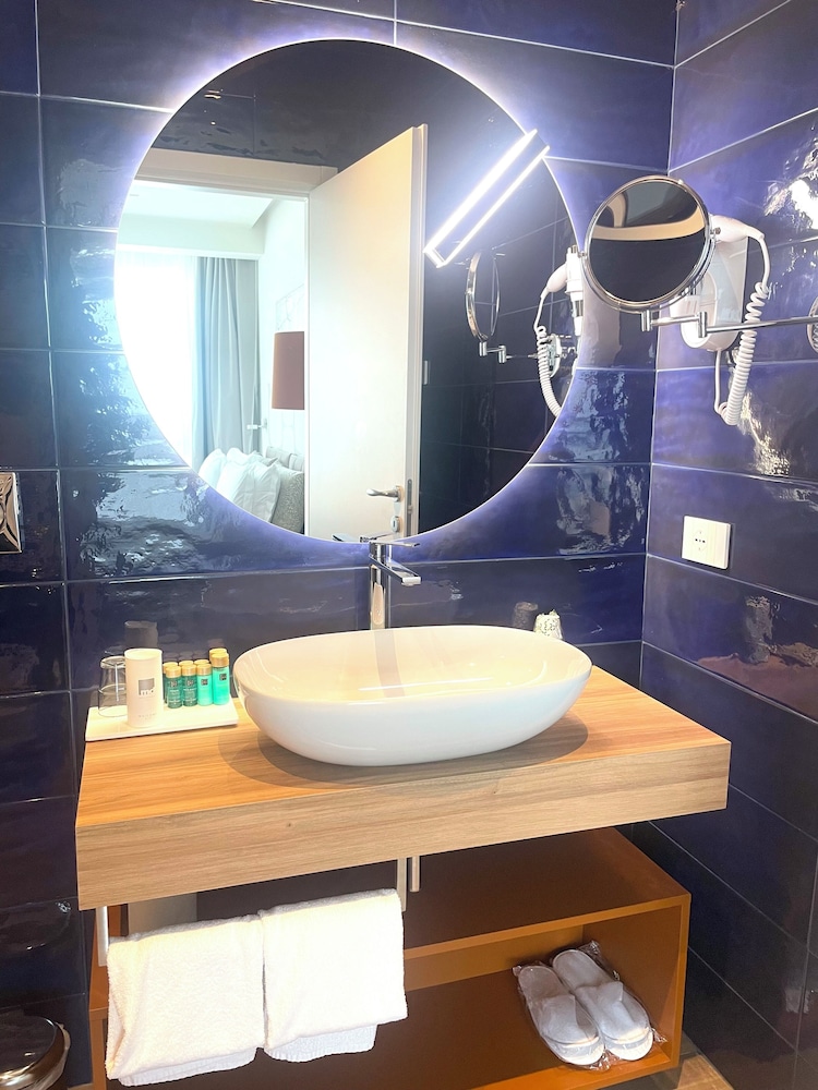 Deluxe Double Room, Sea View - Photo 5