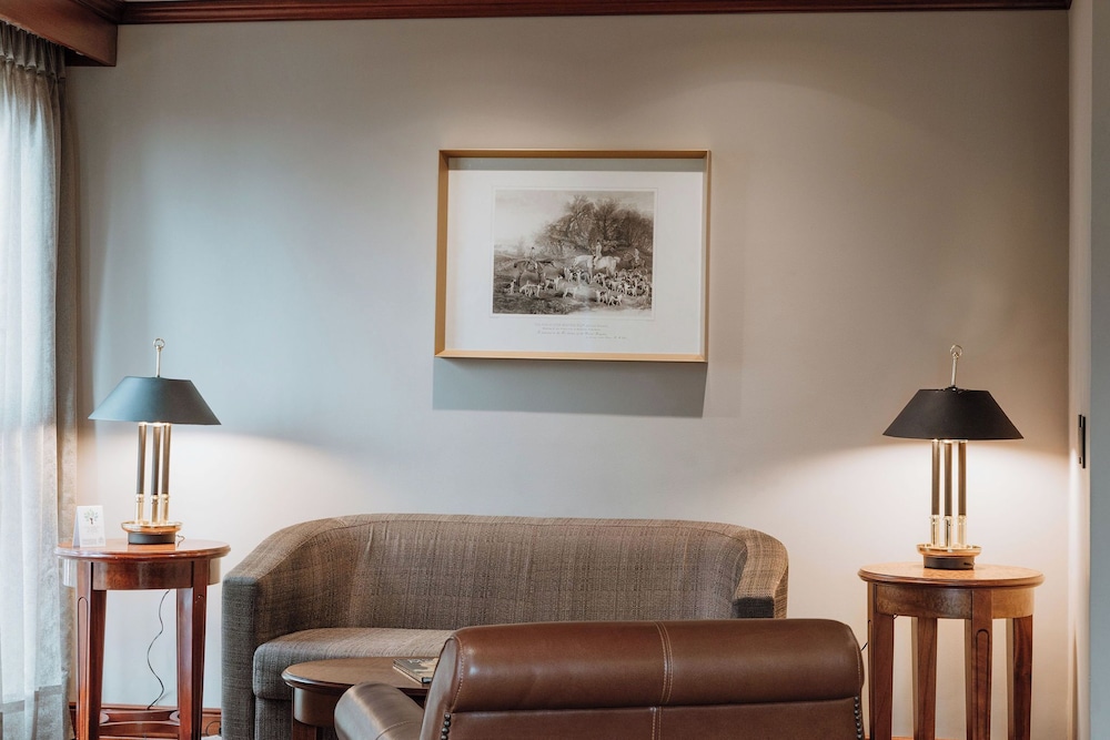 Executive Suite - Photo 11