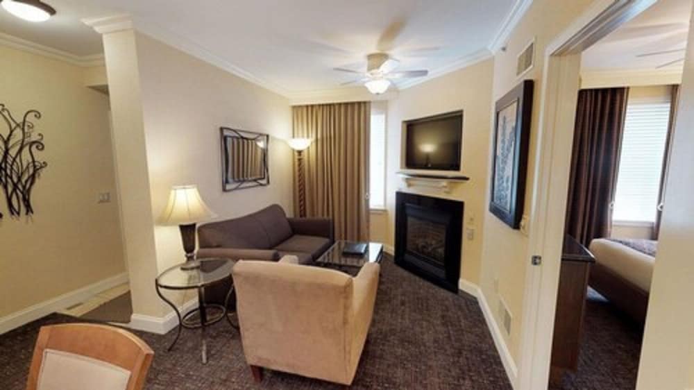 Suite, 1 King Bed, Non Smoking, Kitchen (Living Room;with Sofabed) - Photo 1