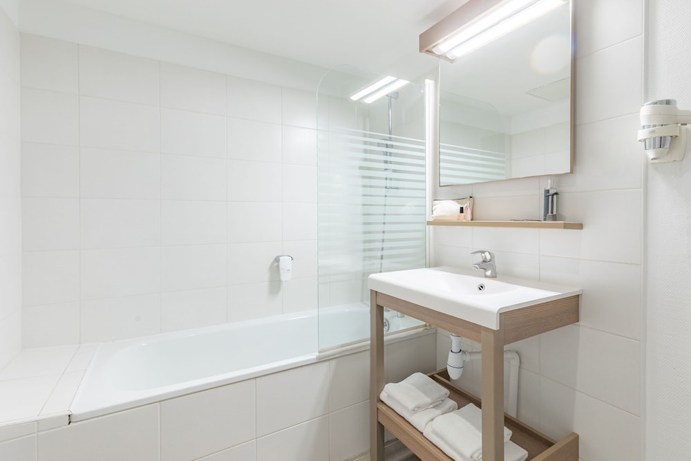 Basic Apartment - Photo 2