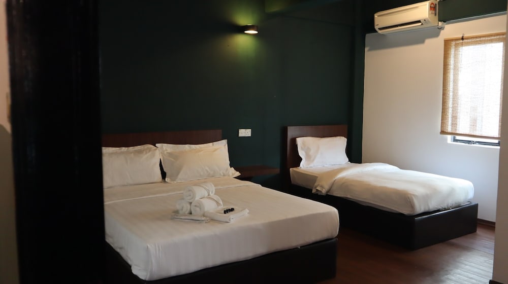 Triple Suite - Photo 1