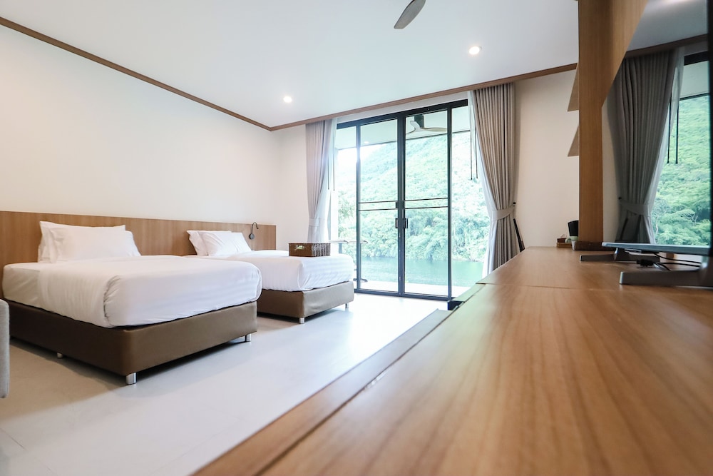 Deluxe Twin Room - Photo 15