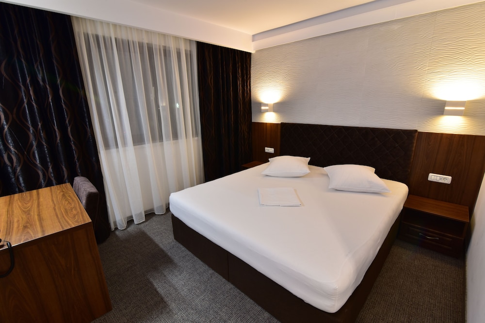 Deluxe Studio Suite