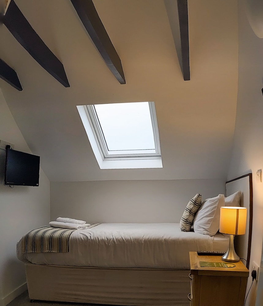 Basic Single Room (Ferry Inn)