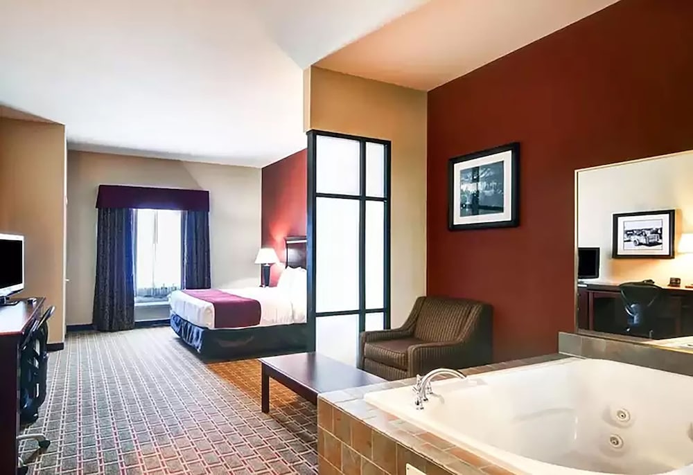 Suite, 1 King Bed, Accessible, Non Smoking (Upgrade) photo 1