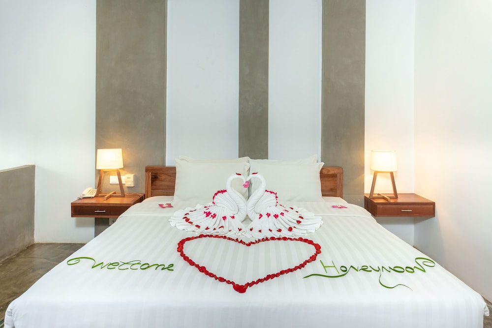 Infinity Poolside Signature Suite - Photo 7
