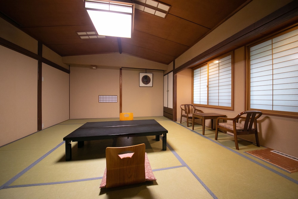 Standard Japanese Style Room for 3-4 Guests with private bathroom, Non Smoking photo 2