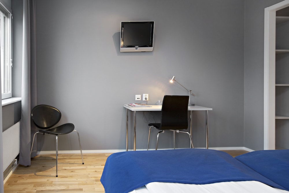 Standard Room, 1 Double Bed, Non Smoking - Photo 1