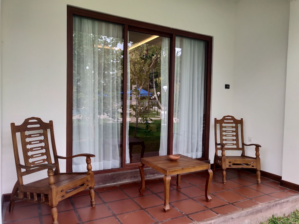 Pool Deck Superior Room with Bathtub and Complimentary Airport Transfer photo 3