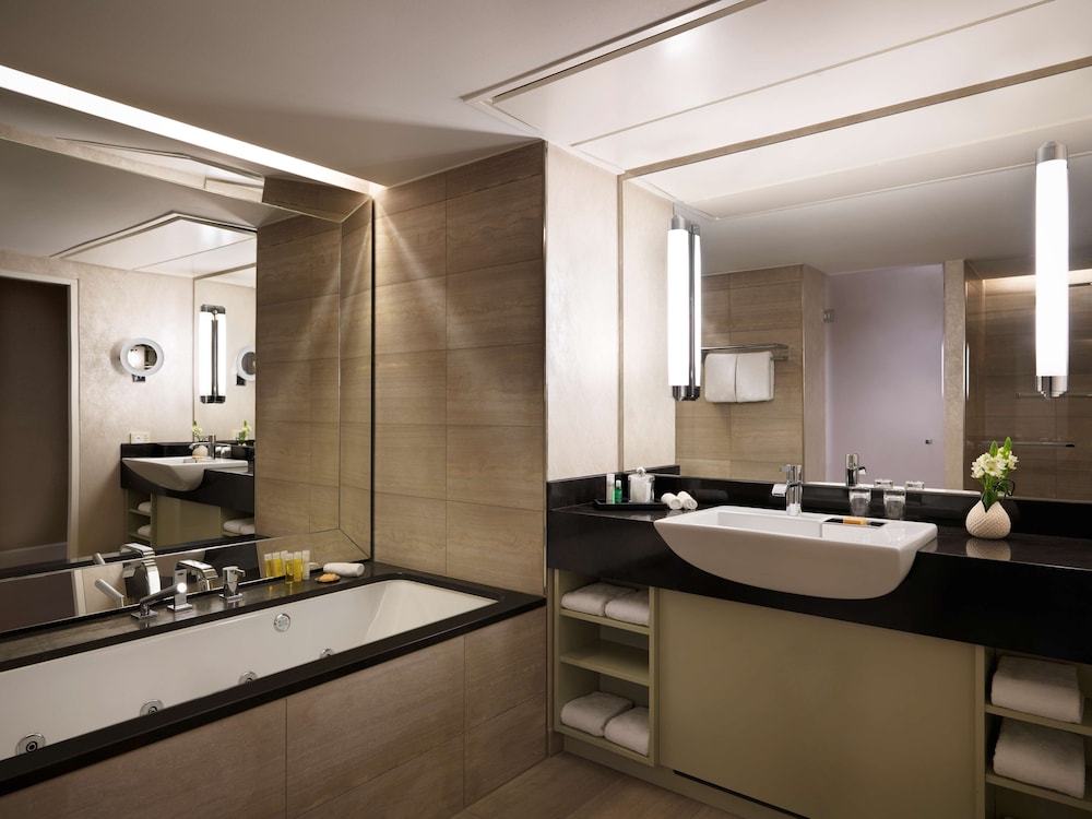 Executive Suite thumbnail 5