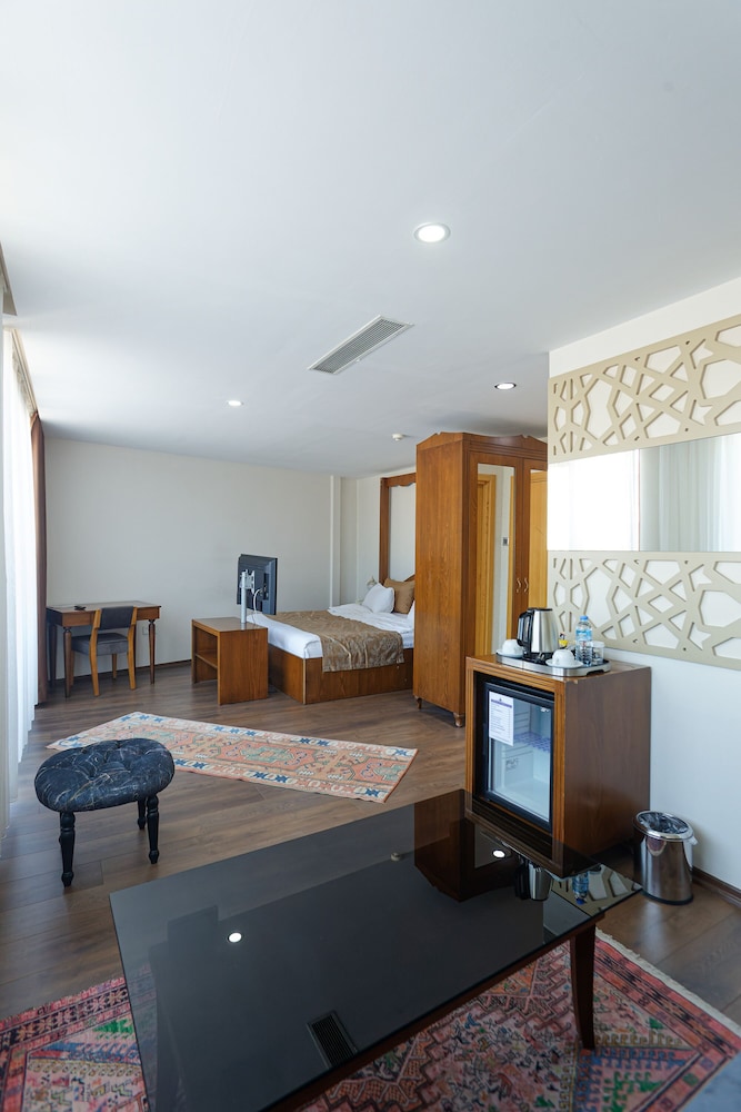 Superior Double Room, 1 King Bed, City View photo 2