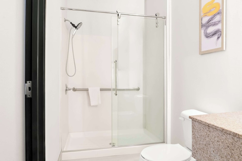 Executive Suite, 1 King Bed, Jetted Tub, Non Smoking photo 3