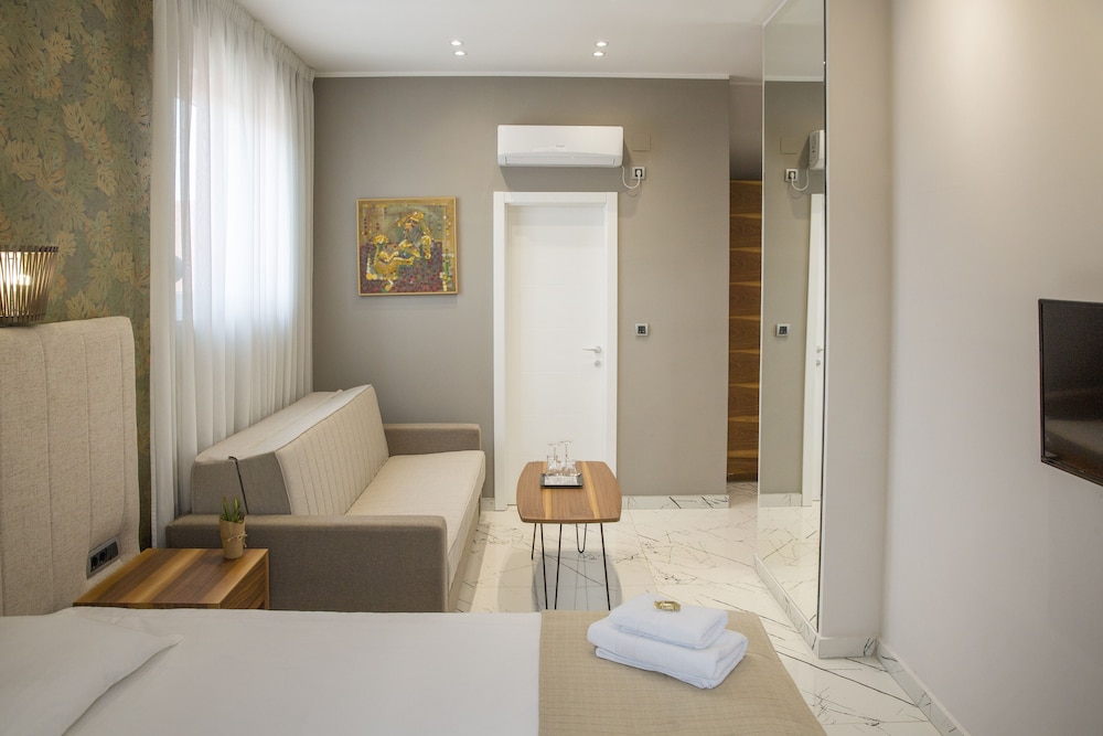 Standard Double or Twin Room - Photo 2