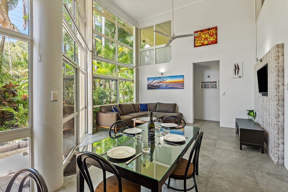 Family Townhome, 3 Bedrooms, 2 Bathrooms photo 2