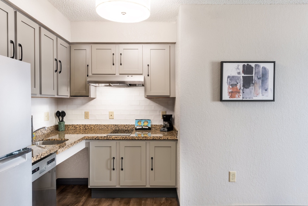 Suite, 1 Bedroom, Accessible (Comms Accessible. Roll-In Shower) photo 1