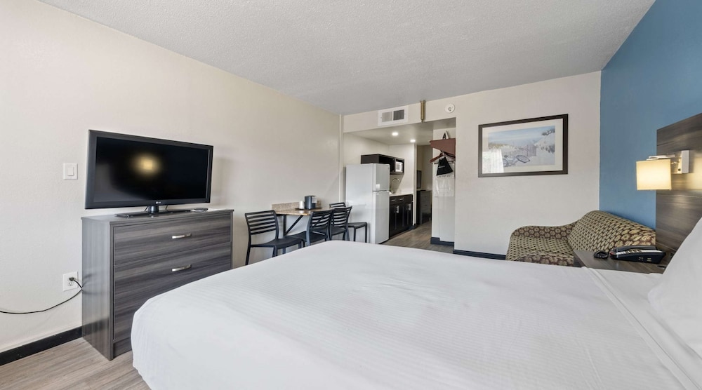 Suite, 2 Double Beds, Non Smoking, Kitchen (with Sofabed) - Photo 3