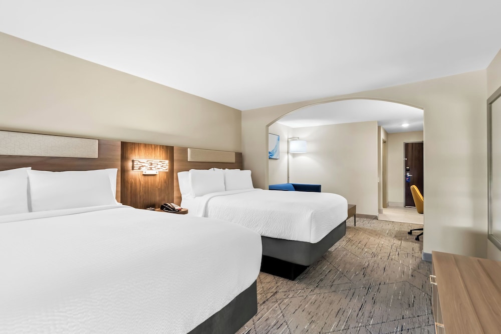 Suite, 2 Queen Beds (Additional Living Area) - Photo 3