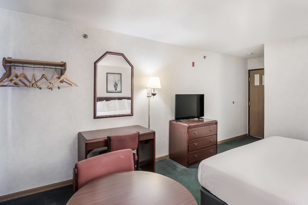 Room, 1 King Bed, Non Smoking - Photo 2
