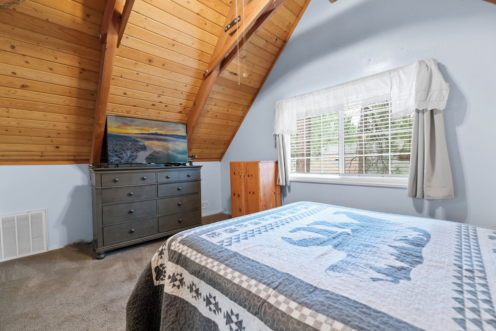 House, Multiple Beds, Hot Tub, Mountain View