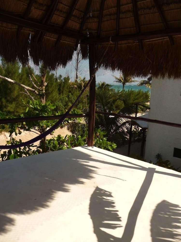 Family Room, Balcony photo 3