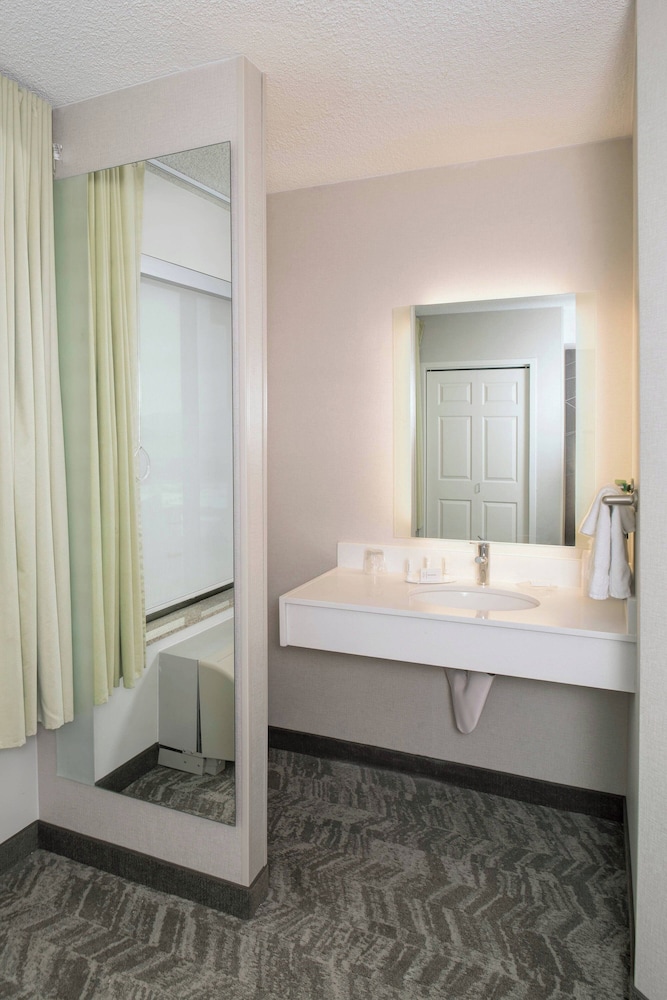 Suite, Multiple Beds - Photo 9