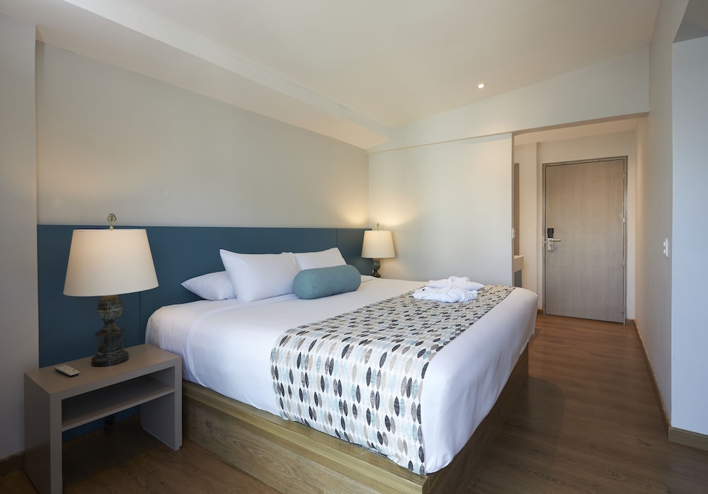 Superior Suite, 1 King Bed - Photo 12