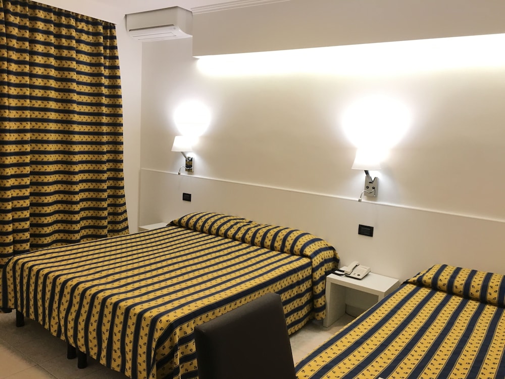 Standard Triple Room photo 3