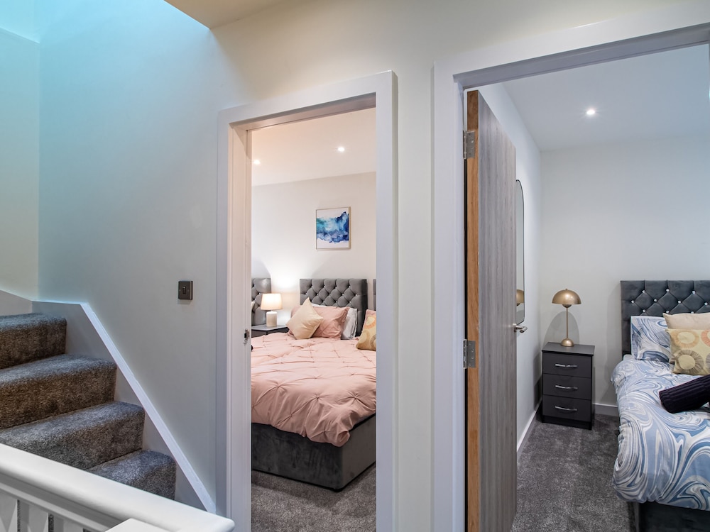 Bv Luxe 3 Slaapkamer Stadswoning in Bed Cliff Oaks, Foto 3
