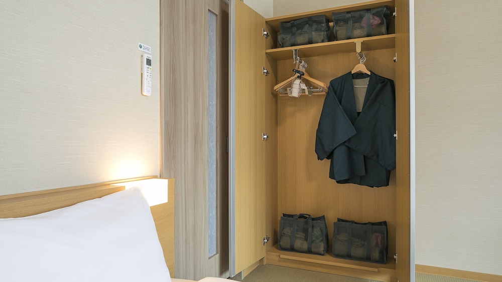 Executive Twin Room, Non Smoking, Sea View (Separated Bath and Toilet) - Photo 2