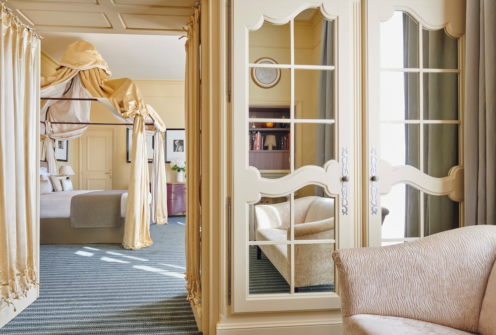 Royal Suite photo 2