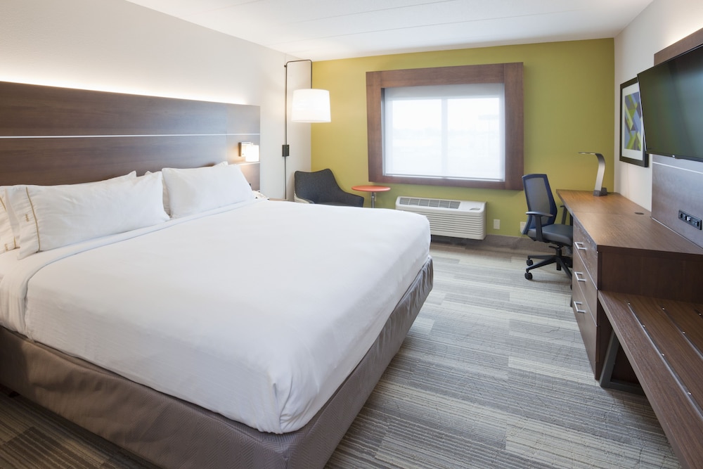 Standard Room, 1 King Bed with Sofa bed, Accessible (Communication, Transfer Shower) - Photo 2