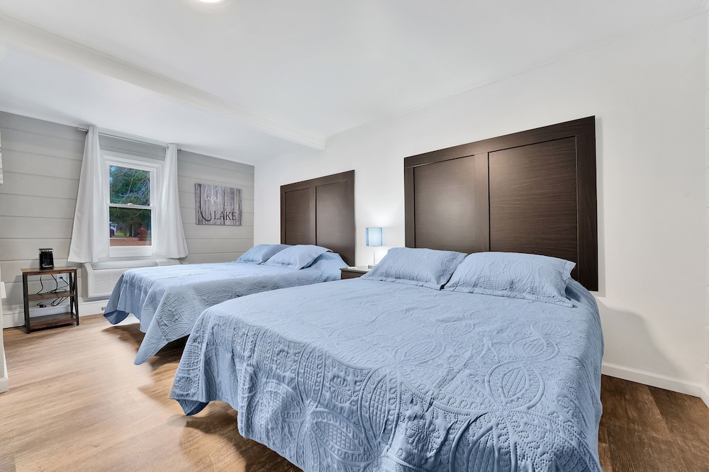 Classic Double Room, 2 Queen Beds, Non Smoking, Private Bathroom