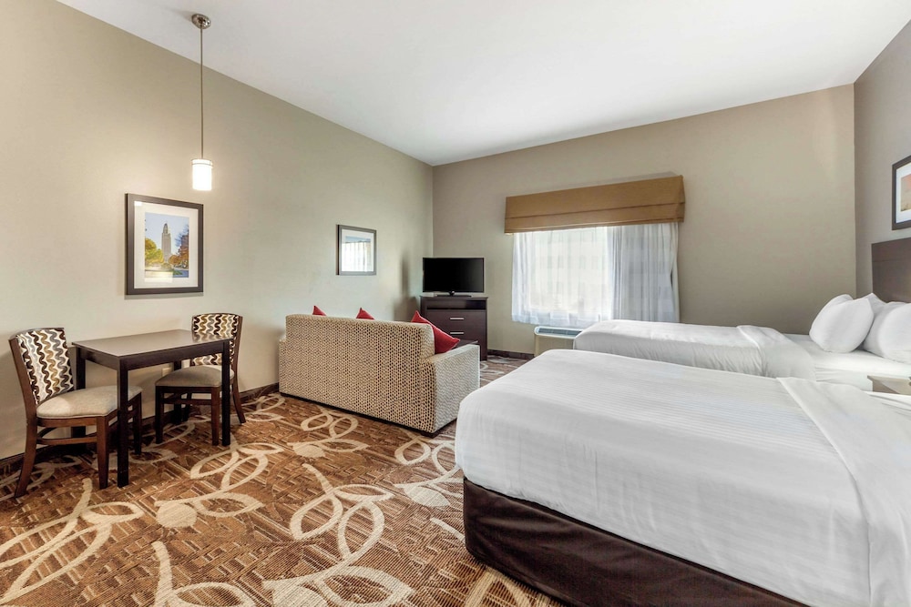 Suite, Multiple Beds, Non Smoking photo 3