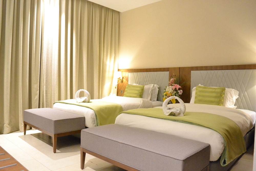 Suite, 2 Bedrooms - Photo 4