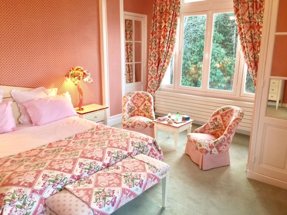 Deluxe Suite (Spa Access & Massage Included For 2) photo 1