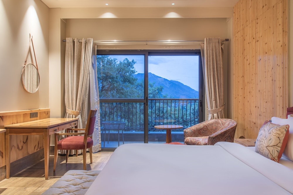 Comfort Room, Balcony, Valley View photo 2