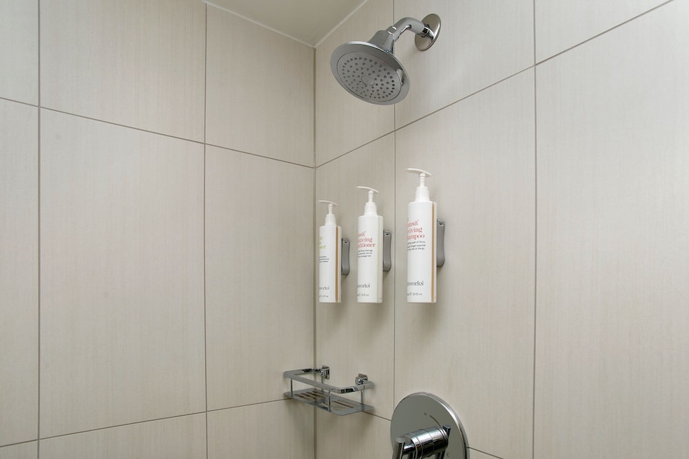 Suite, 1 Bedroom, Balcony - Photo 7