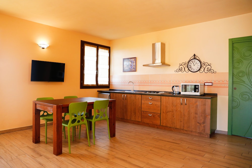 Apartment, 1 Bedroom, Garden View (210) photo 2
